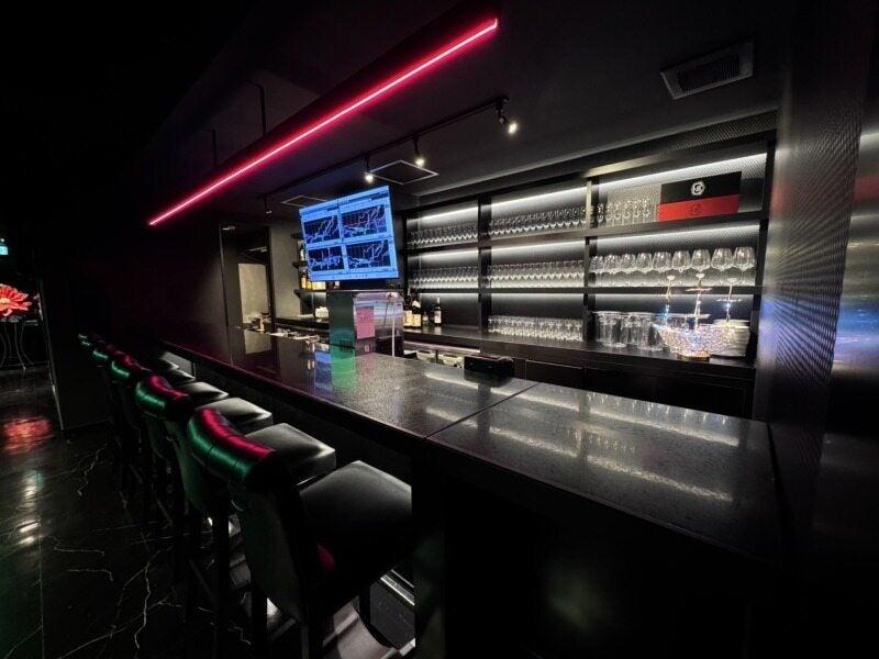 投資バー Alpha Shibuyaの仕事画像2