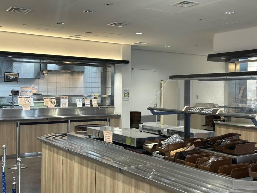 電通本社ビル 社員食堂の制服3