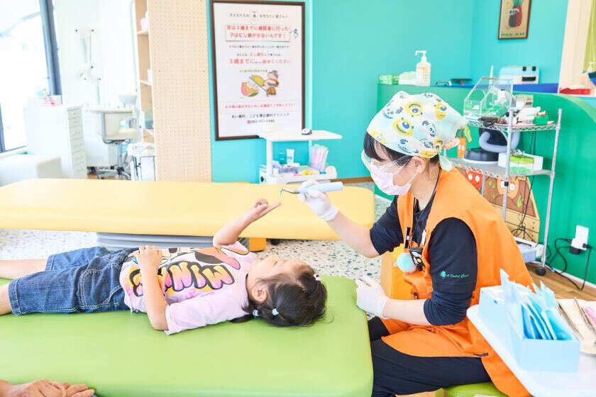 あい歯科こども矯正+ファミリー歯科クリニックの制服4