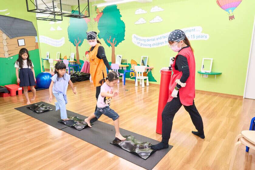 あい歯科こども矯正+ファミリー歯科クリニックの制服2