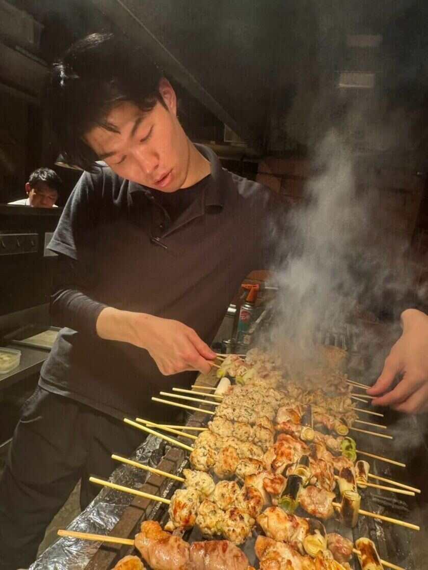 炭火焼き鳥 まさや六甲道店の制服5