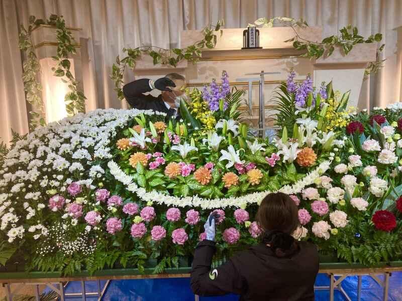 株式会社南都公益社 生花部の仕事画像2