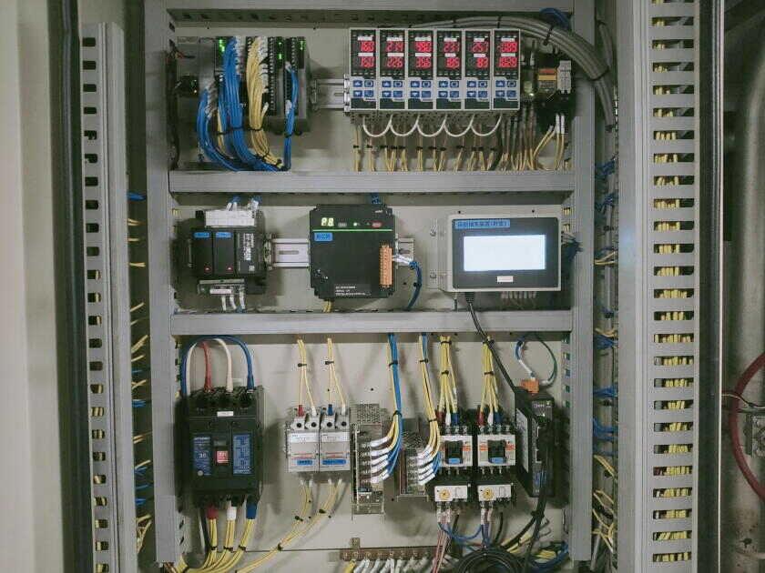 株式会社ライズテクノサービスの制服3