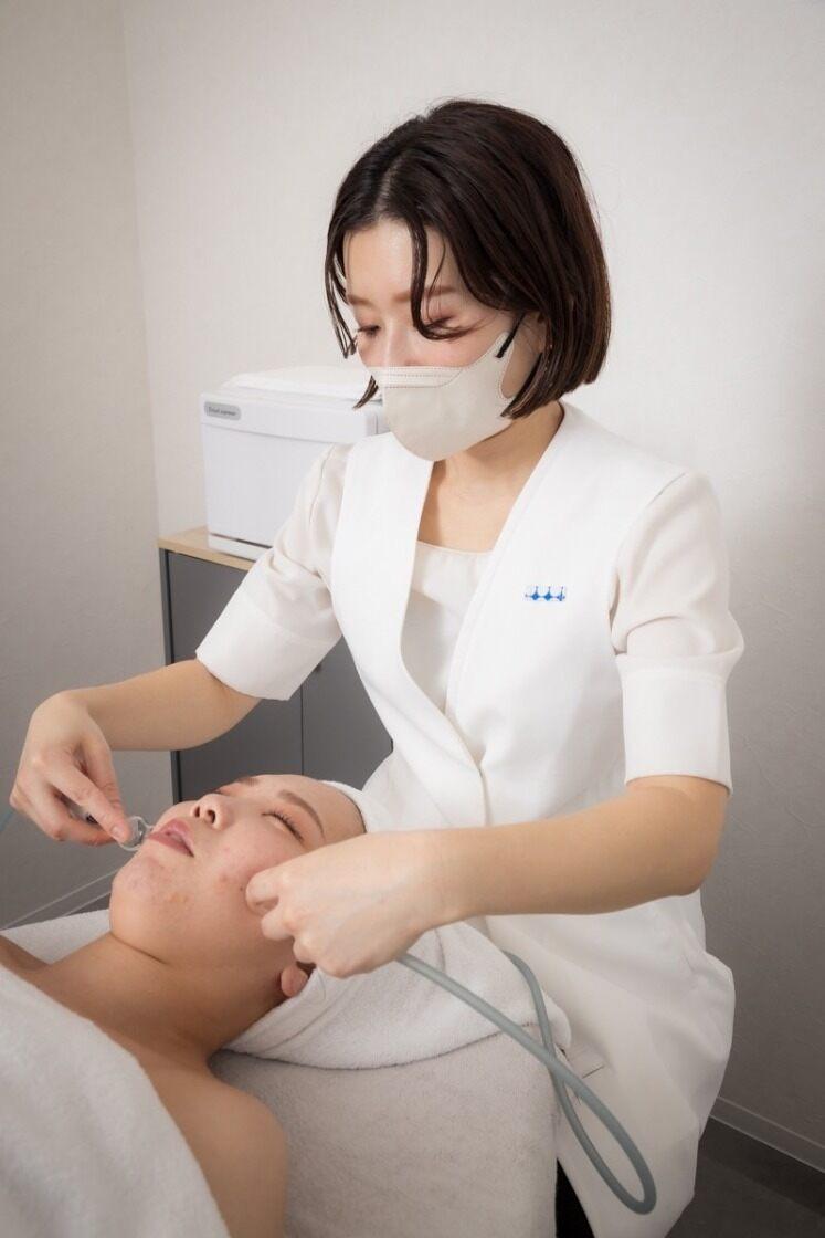 【本社直営店】POLA THE BEAUTY 津久野店の制服3