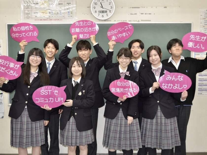専修学校久留米ゼミナール クラーク記念国際高等学校 久留米キャンパスの制服1