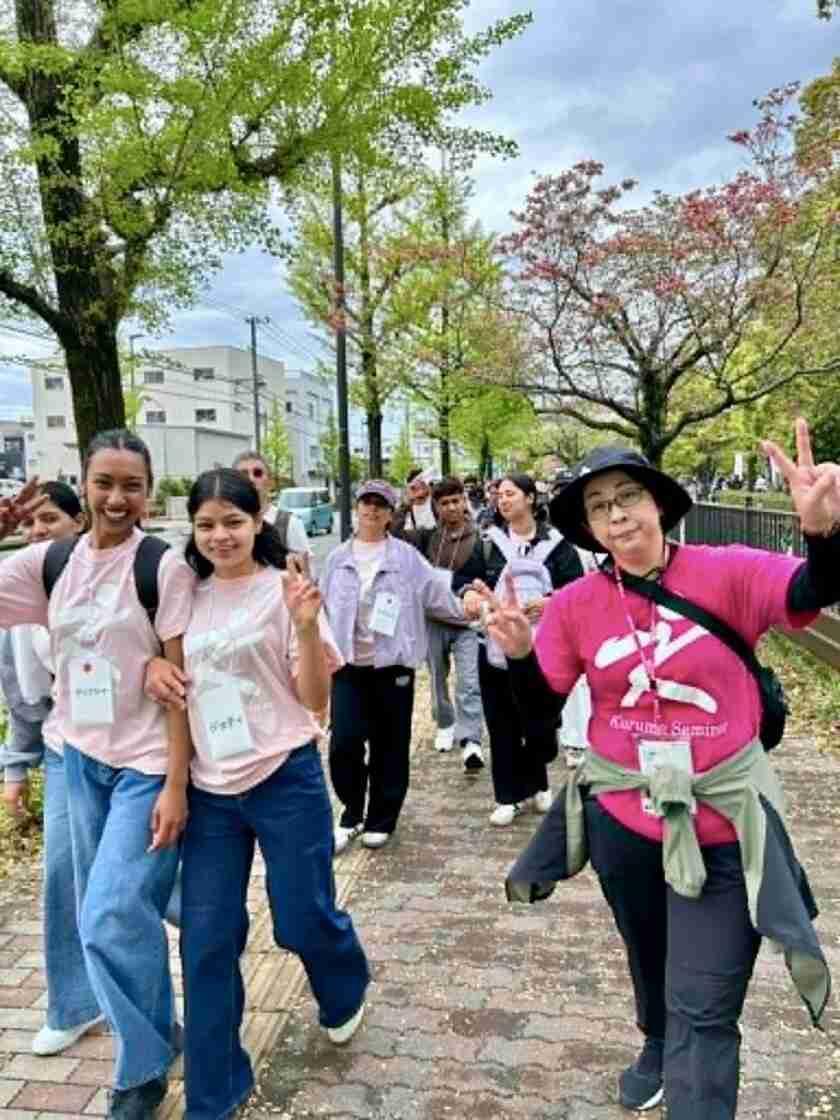専修学校久留米ゼミナール日本語学科の制服2