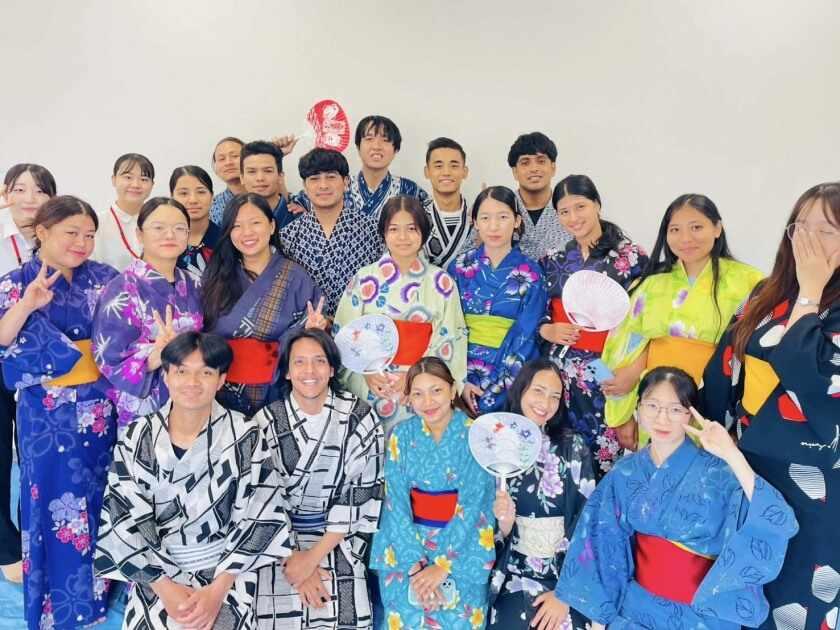 専修学校久留米ゼミナール日本語学科の制服1