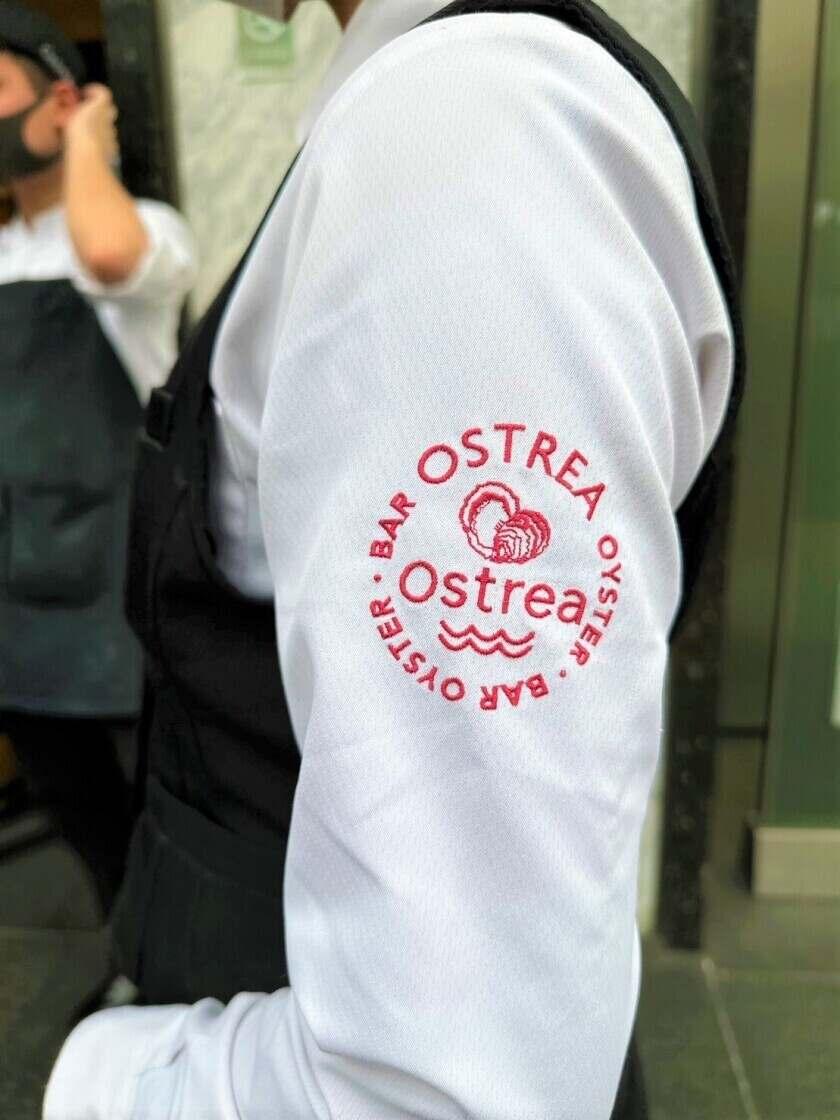 オストレア 六本木店の制服2