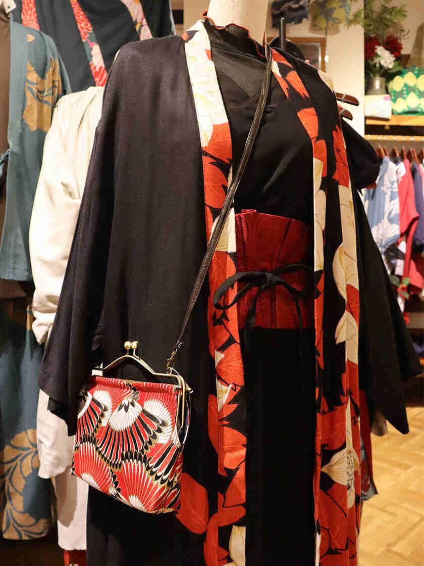 倭物やカヤ 本店(中華街大通り)の制服5