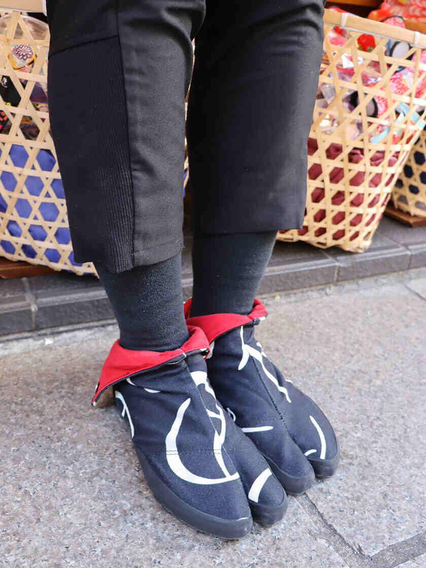 倭物やカヤ 本店(中華街大通り)の制服4