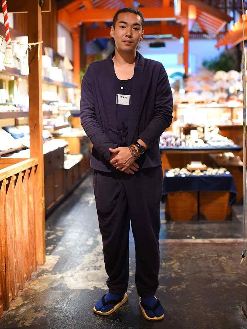 岩座(IWAKURA)Power Stone専門 鎌倉小町通り店の制服4