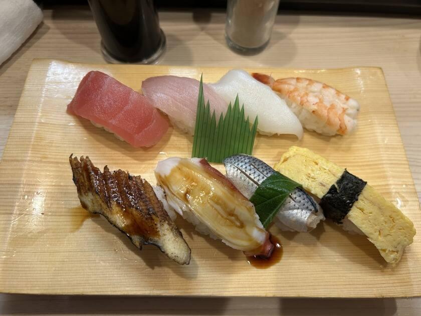 佐兵衛すし_支店 / 動物園前駅からスグの制服1