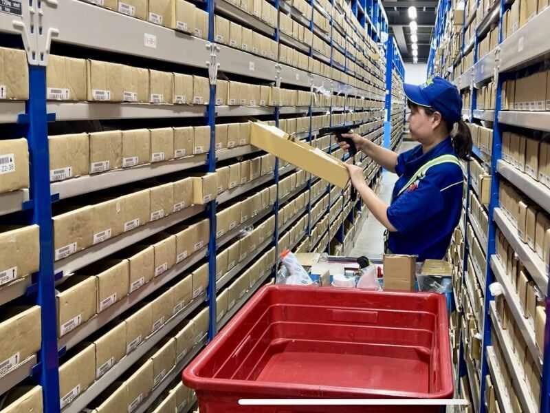 日本通運株式会社 メルセデス・ベンツロジスティクスセンターの仕事画像3