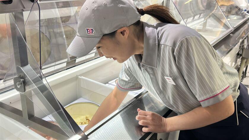 サーティワンアイスクリーム エミテラス所沢店の制服1
