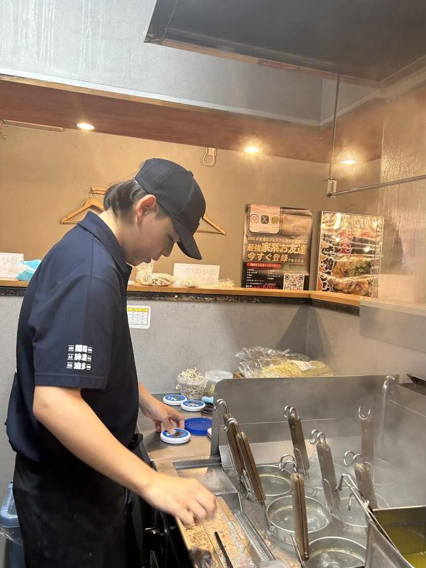 辻田家 小山本店の制服4