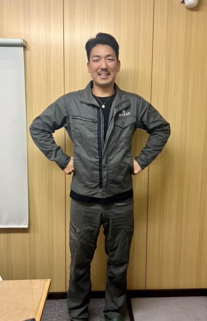 【株式会社三鈴産業】10tダンプドライバー/力仕事ナシ◎の制服1