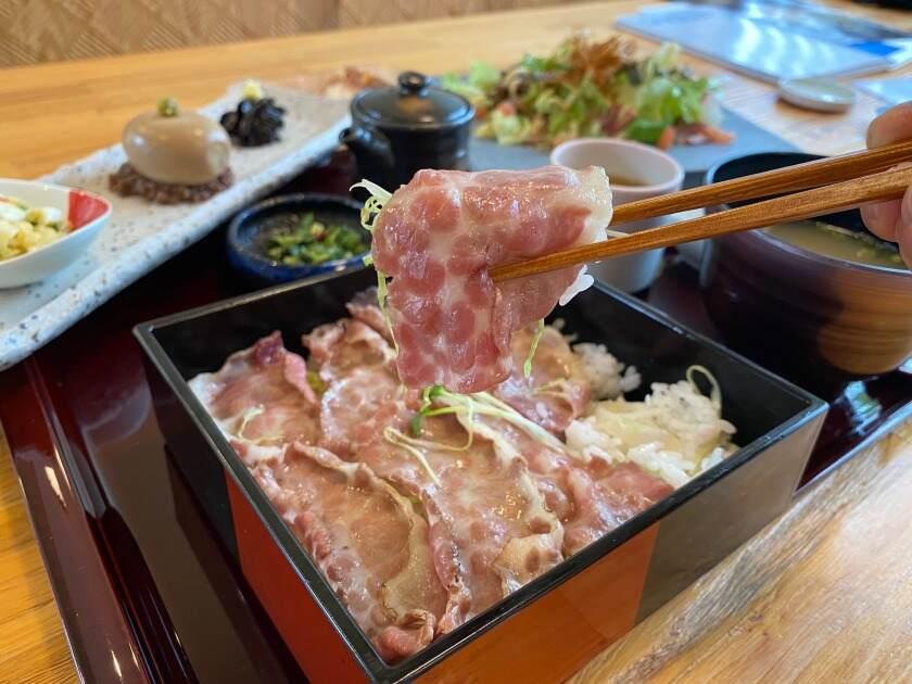 饗応はしもと・菊陽食肉センターの制服2