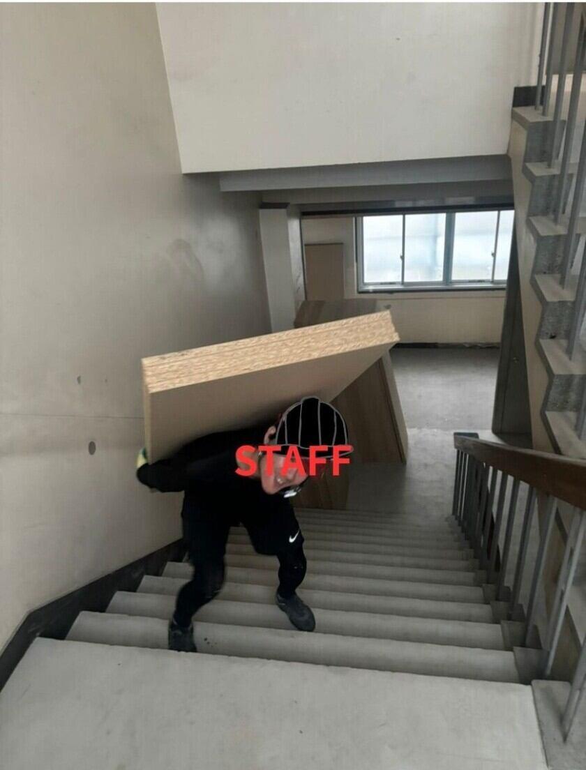 隼翔採用担当の制服7