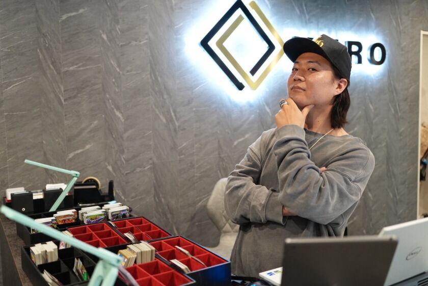 トレカショップKURO 大阪日本橋店の制服5
