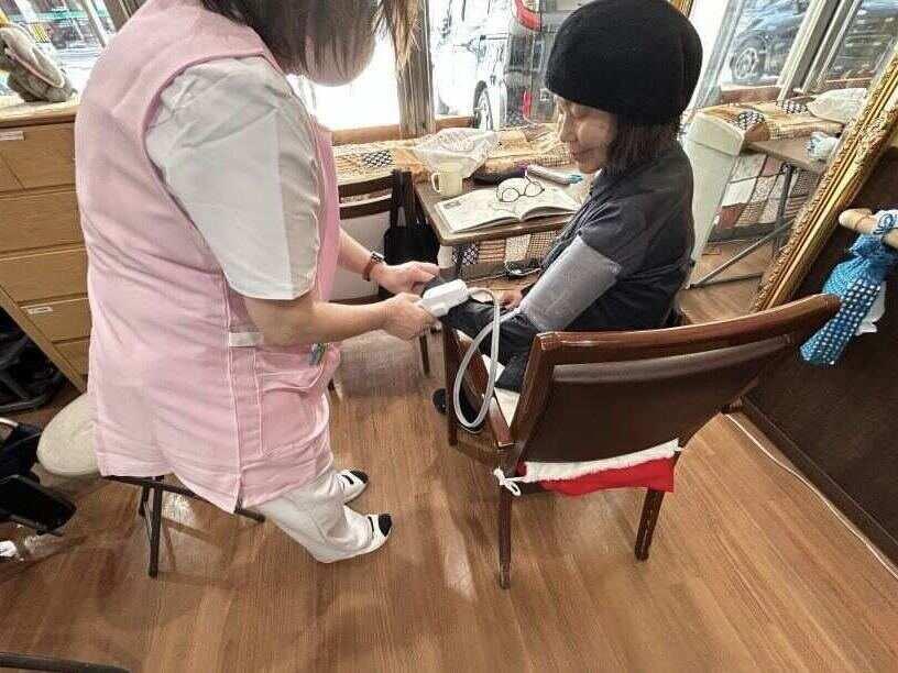 優心会クリニックの制服7