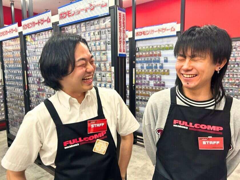 フルコンプ 秋葉原ラジオ会館店の制服3