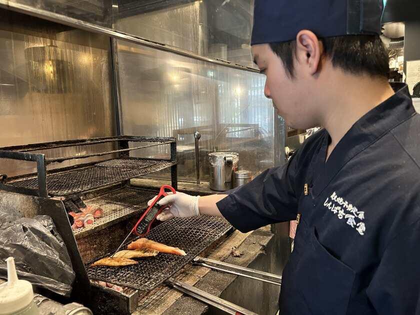 しんぱち食堂 市ヶ谷店の制服4