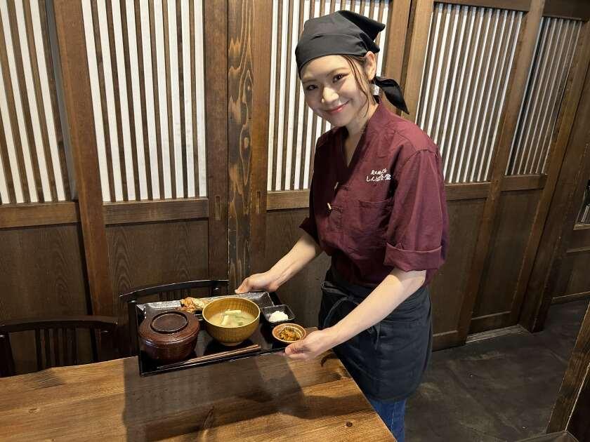 しんぱち食堂 市ヶ谷店の制服5
