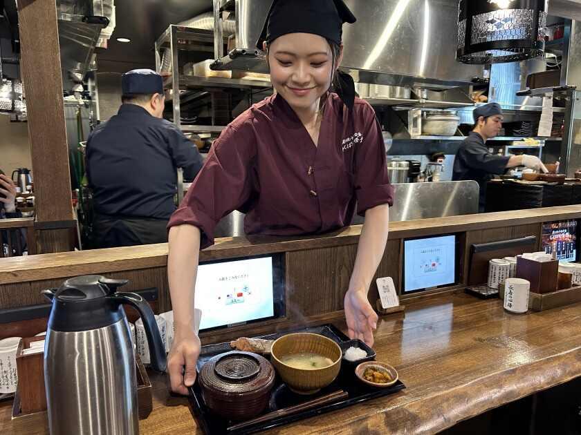しんぱち食堂 市ヶ谷店の制服6