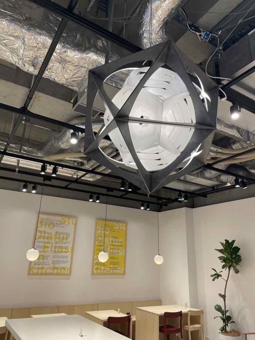 麻布台ギャラリーカフェの制服2