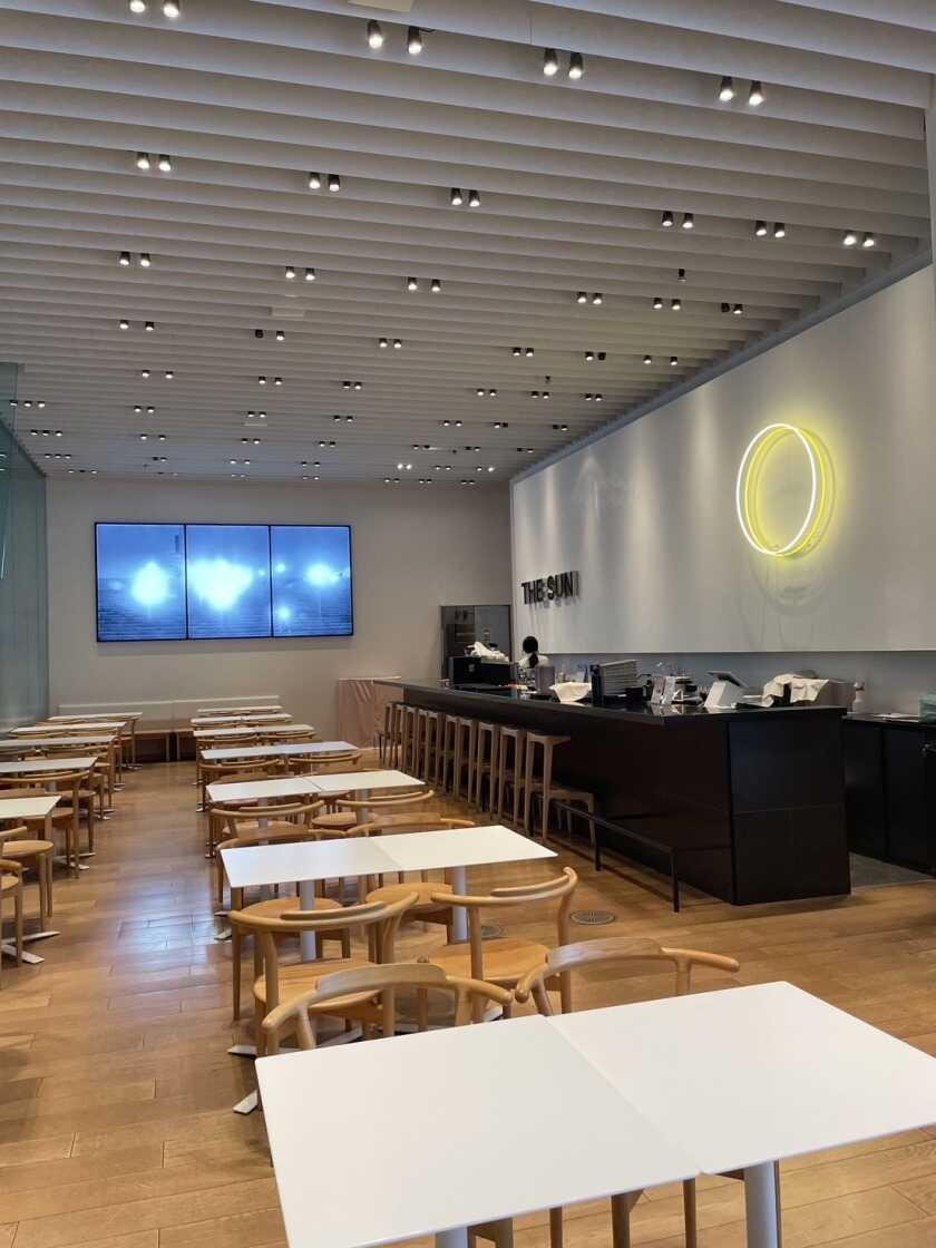 THE MOON/Lounge 六本木ヒルズの制服2