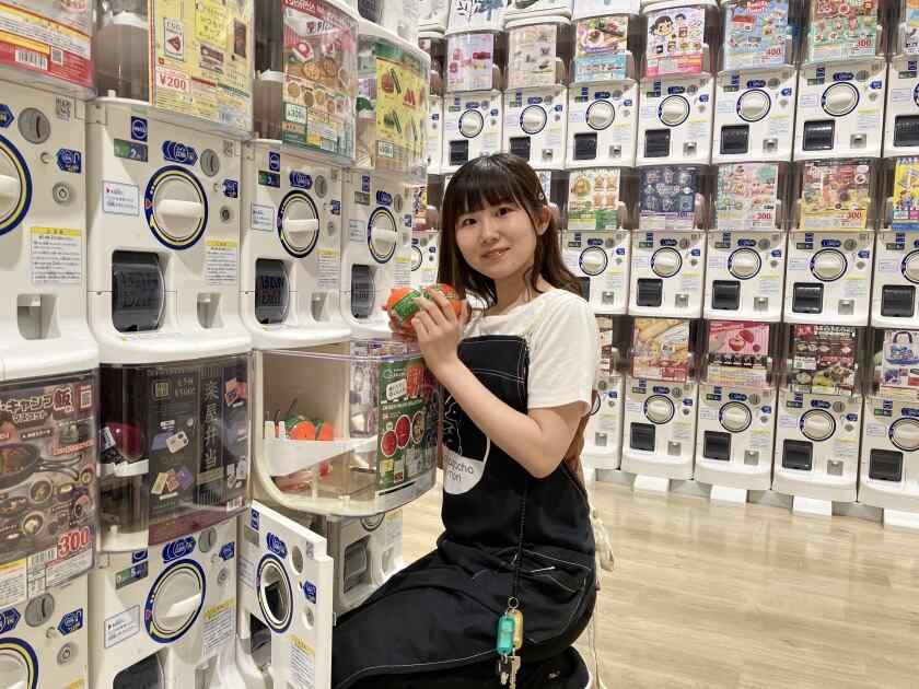 ガチャガチャの森 オアシス21店の制服1