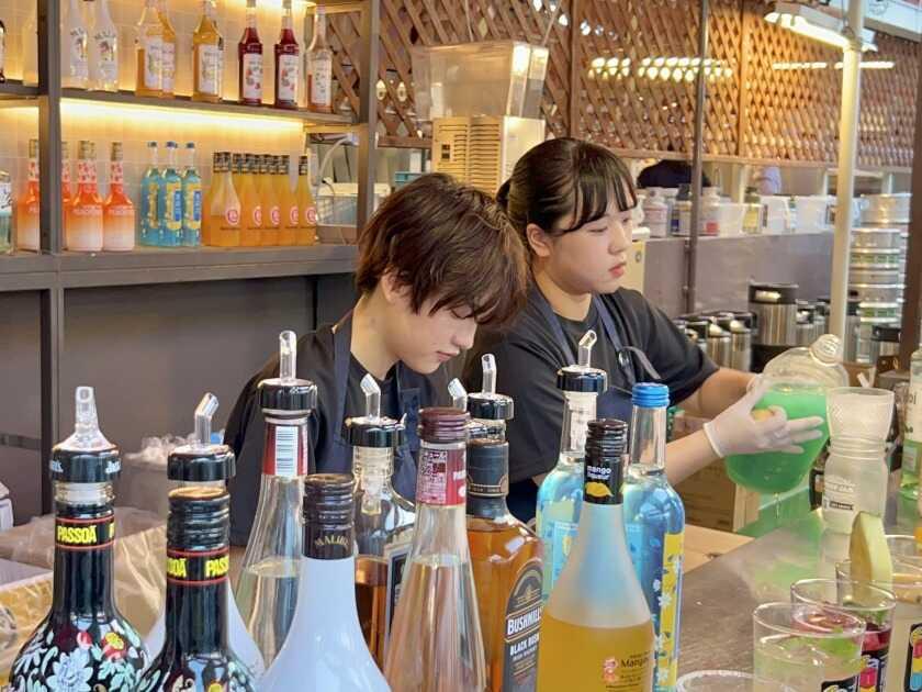 阪急トップビアガーデン( ホテル阪急インターナショナル)の制服6