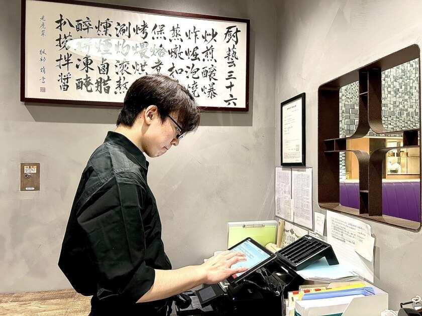 老虎菜(ラオフーツァイ) 阪神梅田店の制服2