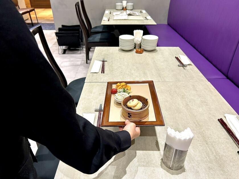 老虎菜(ラオフーツァイ) 阪神梅田店の制服1