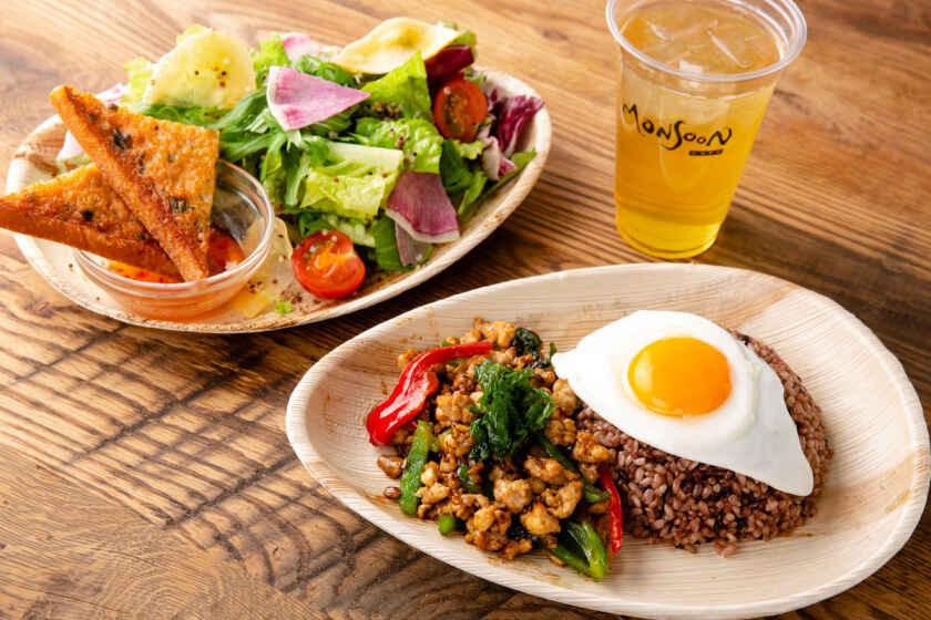 モンスーンカフェ さいたま新都心の制服2