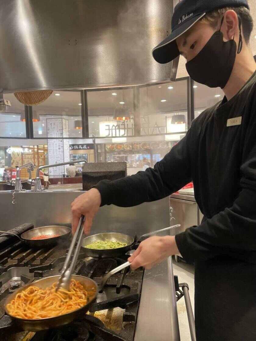 ラ・ボエム パスタフレスカ ららぽーと愛知東郷の制服6