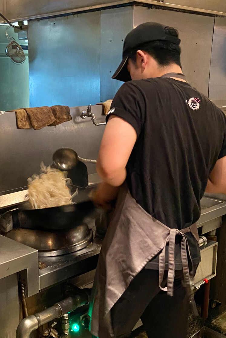 モンスーンカフェ 代官山の制服4