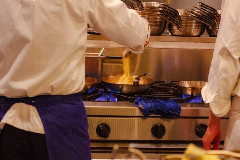 カフェ ラ・ボエム 桜新町の制服8