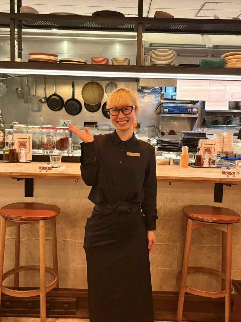 カフェ ラ・ボエム 浜松町の制服2