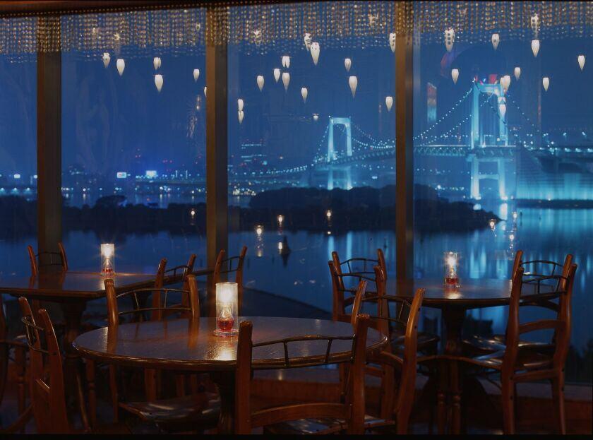 カフェ ラ・ボエム お台場の制服1