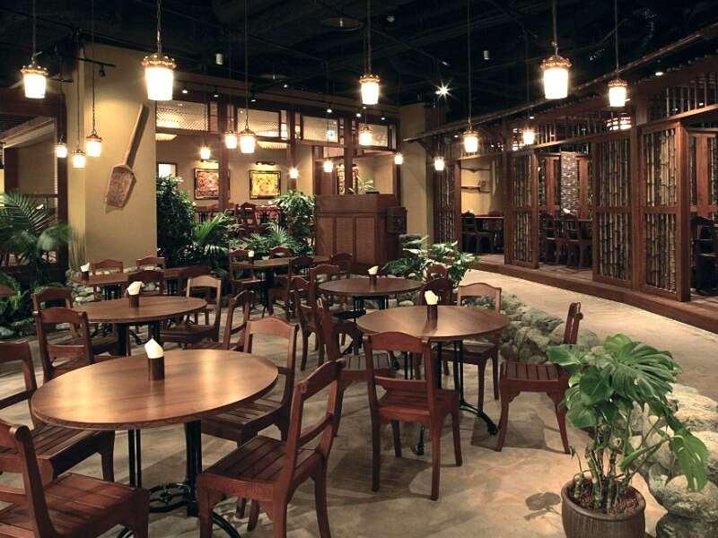 モンスーンカフェ ららぽーとTOKYO-BAYの制服1