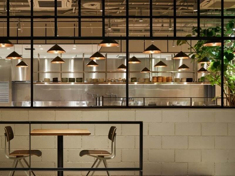 モンスーンカフェ ららぽーと愛知東郷の制服6