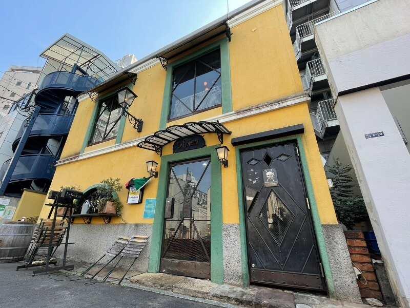 カフェ ラ・ボエム 北青山の制服1