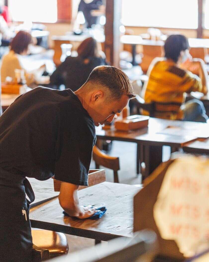 炭焼き権八 あざみ野の制服1