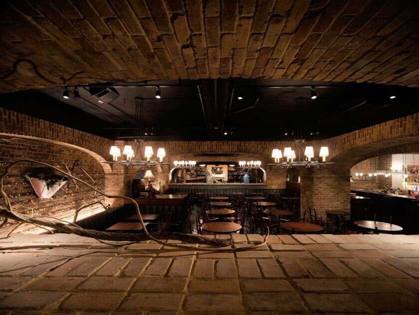 カフェ ラ・ボエム 元町中華街の制服6