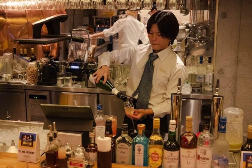 カフェ ラ・ボエム 浜松町の制服2